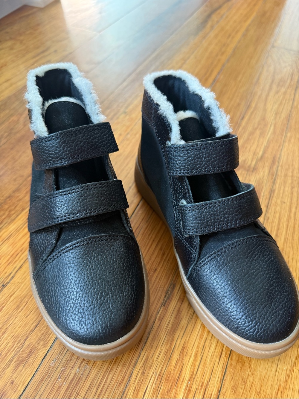🖤 UGG Kids Black Leather Faux-Fur Trim High-Top Boots 🖤